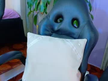 triana_crimson