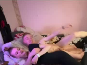 meow_kiss_us