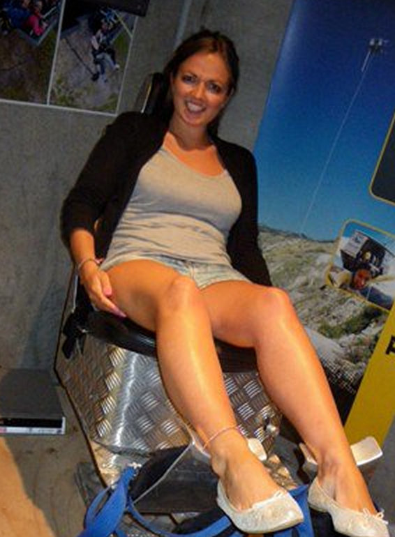 British girls showing their sexy legs — 53