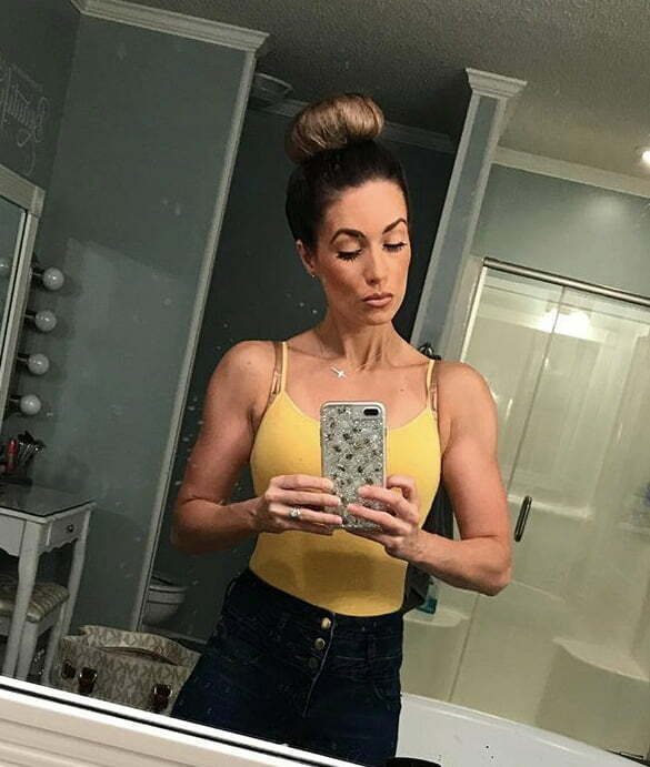 Big tits MILFS Selling Their Bombshell Bras — 40
