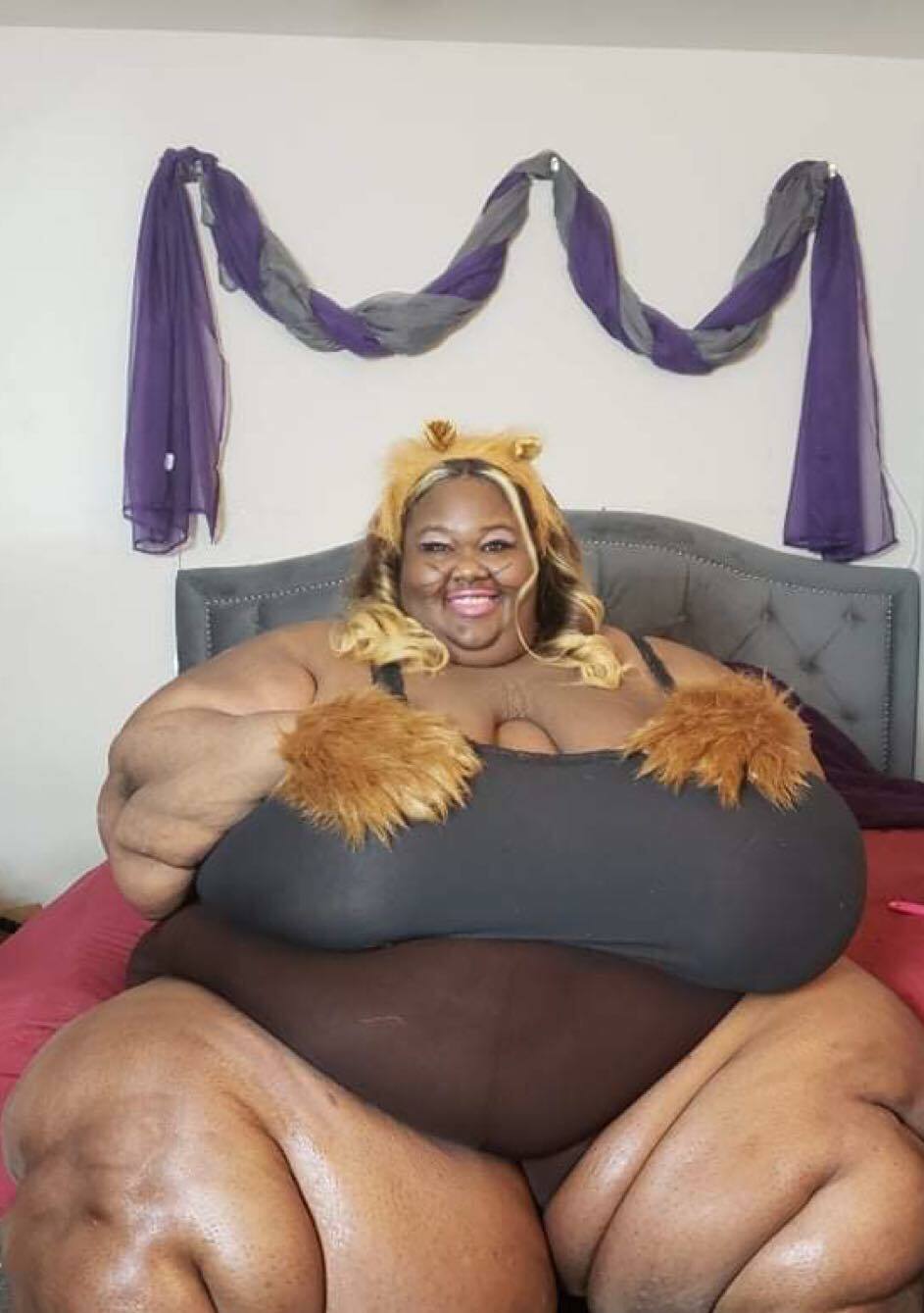 Nicole James aka MzFluff immobile SSBBW feedee — 20